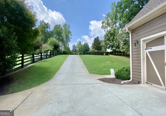 Photo 3 of Single family home for sale at 5660 Chestatee Landing Dr, Gainesville, GA 30506 | MLS# 10811795 | Listing updated on 2026-09-22