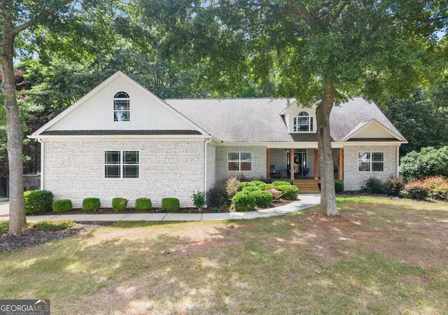 1st image of 860 Lakeview Dr, Commerce, GA 30529 | MLS# 10811460
