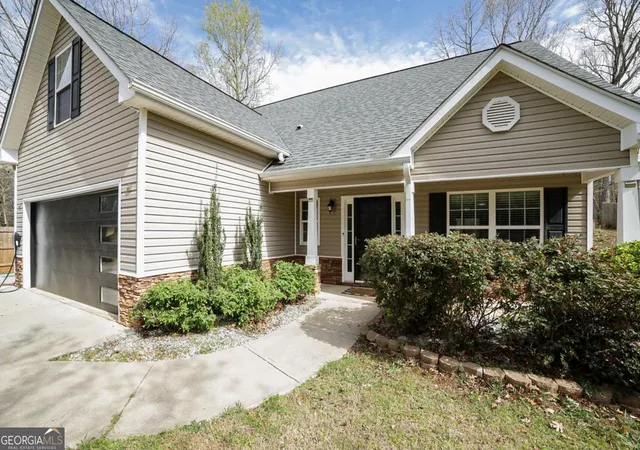 2nd image of 560 Windsong Lake Dr, Commerce, GA 30529 | MLS# 10718200