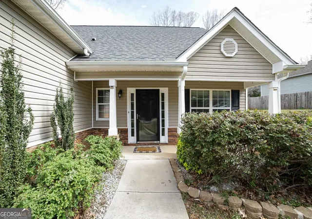 3rd image of 560 Windsong Lake Dr, Commerce, GA 30529 | MLS# 10718200