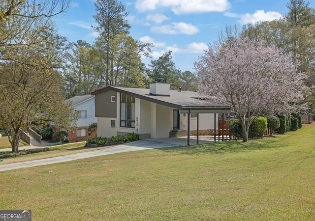 3rd image of 2213 Leafmore Dr, Decatur, GA 30033 | MLS# 10708769