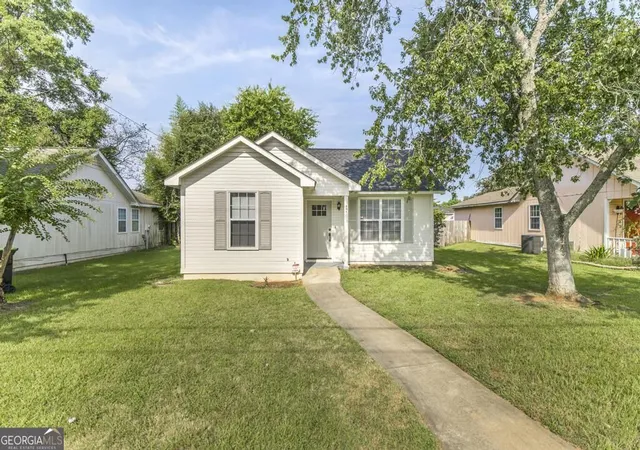 Photo 1 of Single family home for sale at 305 Johnson Road, Warner Robins, GA 31093 | MLS# 10833103 | Listing updated on 2026-09-11