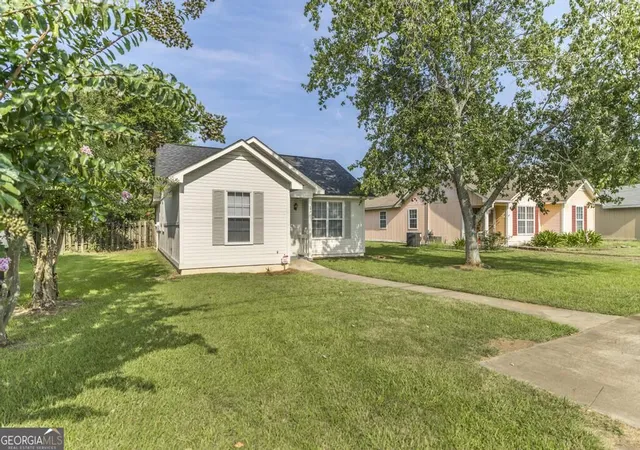 Photo 2 of Single family home for sale at 305 Johnson Road, Warner Robins, GA 31093 | MLS# 10833103 | Listing updated on 2026-09-11