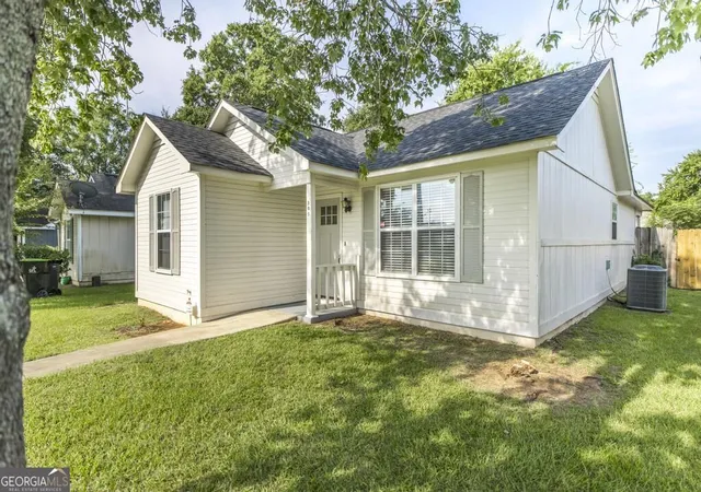 Photo 4 of Single family home for sale at 305 Johnson Road, Warner Robins, GA 31093 | MLS# 10833103 | Listing updated on 2026-10-28