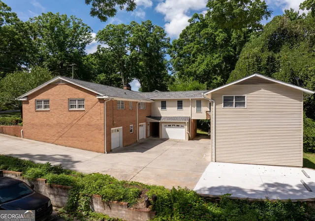 Photo 3 of Single family home for sale at 101 Indian Springs Dr, Greenville, SC 29615 | MLS# 10836071 | Listing updated on 2026-09-17