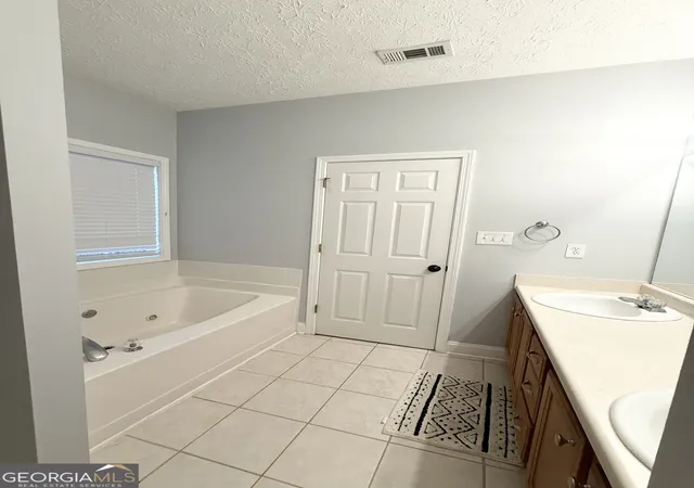 Photo 3 of Sale Pending at 158 River Park Cir, Mcdonough, GA 30252 | MLS# 10806007 | Listing updated on 2026-09-25