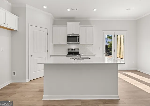 Photo 3 of Sale Pending at 3021 Manor Hl Pl, Union City, GA 30291 | MLS# 10791578 | Listing updated on 2026-08-14