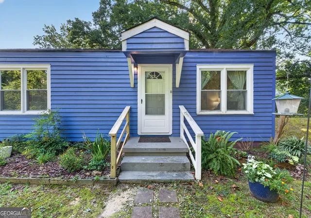 Photo 3 of Single family home for sale at 504 N Pond St, Toccoa, GA 30577 | MLS# 10836106 | Listing updated on 2026-10-10