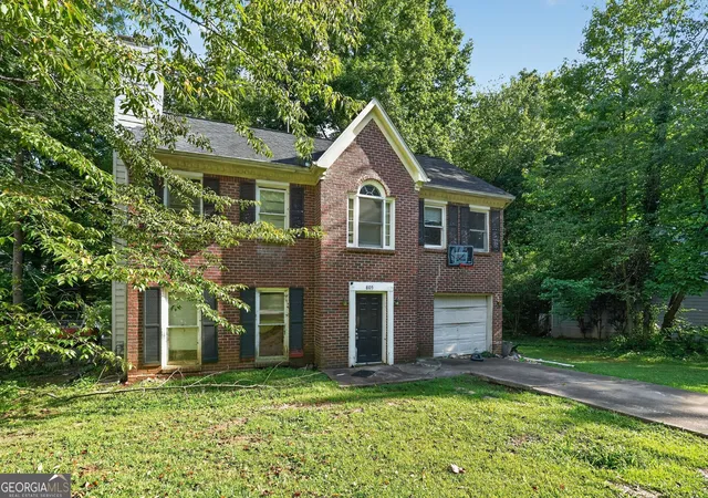2nd image of 805 Greenhedge Dr, Stone Mountain, GA 30088 | MLS# 10809134