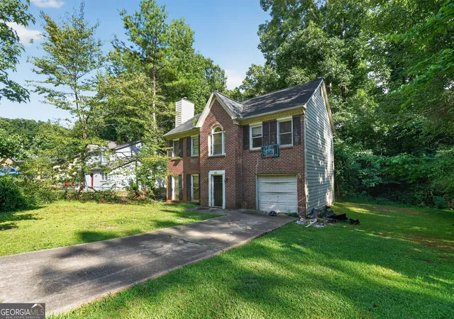 3rd image of 805 Greenhedge Dr, Stone Mountain, GA 30088 | MLS# 10809134