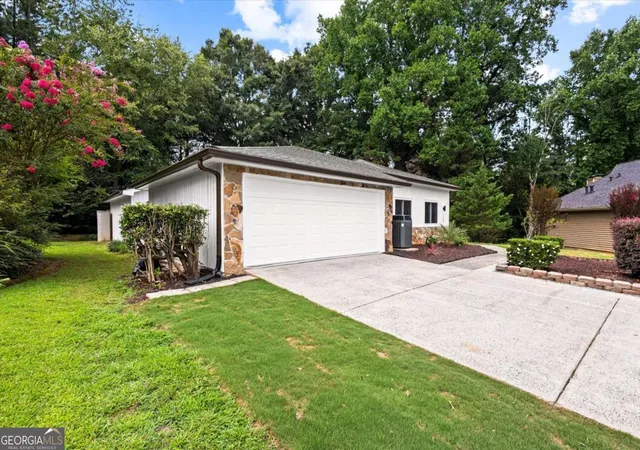 Photo 3 of Single family home for sale at 6166 Stadium Ct, Peachtree Corners, GA 30092 | MLS# 10823821 | Listing updated on 2026-09-12