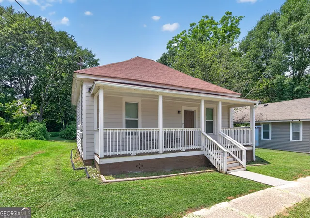 4th image of 128 Grady Smith St, Grantville, GA 30220 | MLS# 10815610