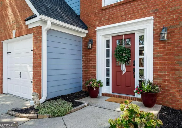Photo 3 of Sale Pending at 2485 Ashton Dr, Roswell, GA 30076 | MLS# 10820806 | Listing updated on 2026-09-14