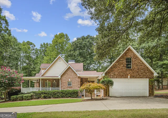 Photo 3 of Single family home for sale at 170 St Gabriel Wy, Fayetteville, GA 30215 | MLS# 10833887 | Listing updated on 2026-09-24