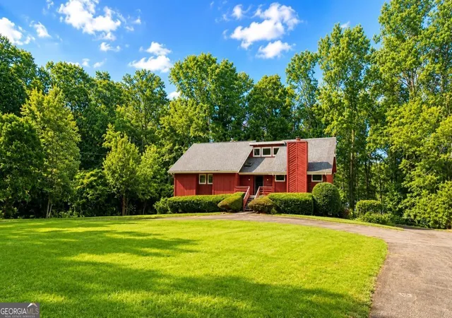 2nd image of 7930 Sweetwater Dr, Douglasville, GA 30135 | MLS# 10793412