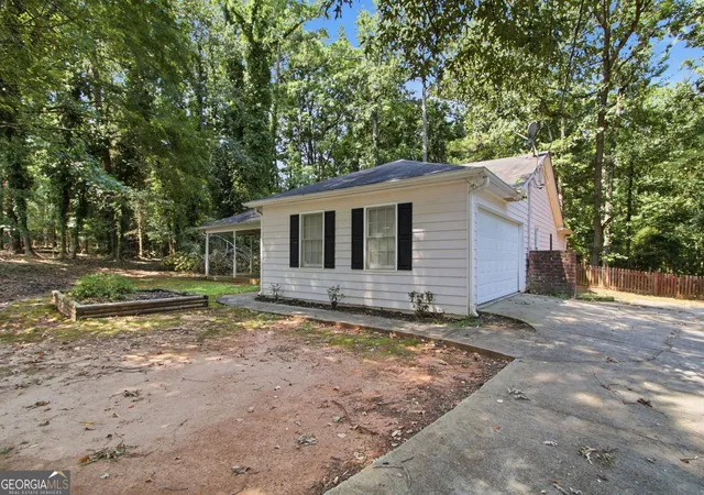 Photo 2 of Single family home for sale at 1411 Windy Hill Ct Se, Conyers, GA 30013 | MLS# 10835442 | Listing updated on 2026-10-06