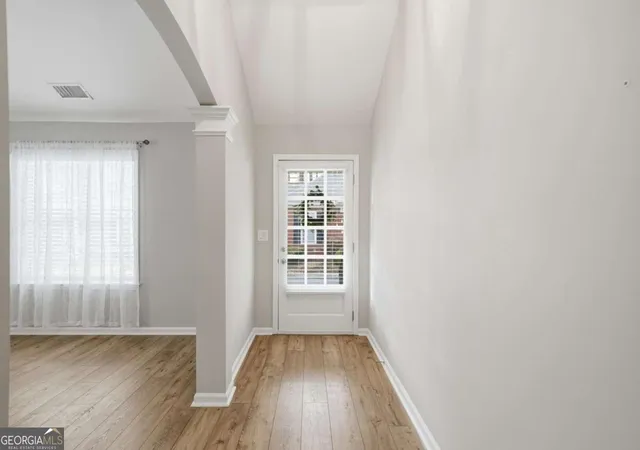 Listing Photo 5 - Condo for sale in building located at 102 Courtyard Ln, Woodstock, GA 30189