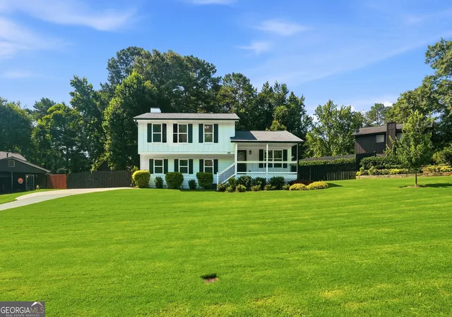 Photo 2 of Single family home for sale at 880 The Cir, Lawrenceville, GA 30043 | MLS# 10800109 | Listing updated on 2026-09-17