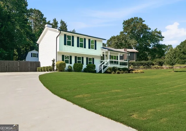Photo 3 of Single family home for sale at 880 The Cir, Lawrenceville, GA 30043 | MLS# 10800109 | Listing updated on 2026-09-17