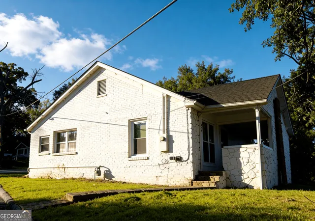 2nd image of 602 W Lake Ave Nw, Atlanta, GA 30318 | MLS# 10636465