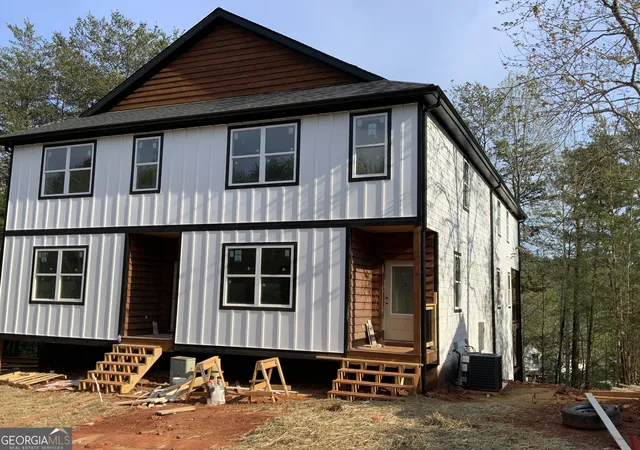 Photo 3 of Townhouse for sale at 39b Sportarten Strasse, Helen, GA 30545 | MLS# 10729441 | Listing updated on 2026-08-25