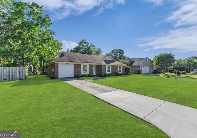 Photo 2 of Single family home for sale at 40 Whippoorwill Ln E, Richmond Hill, GA 31324 | MLS# 10764785 | Listing updated on 2026-09-27