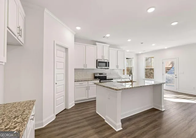 Photo 4 of Townhouse for sale at 6013 Silverbell Dr, Flowery Branch, GA 30542 | MLS# 10797383 | Listing updated on 2026-09-18