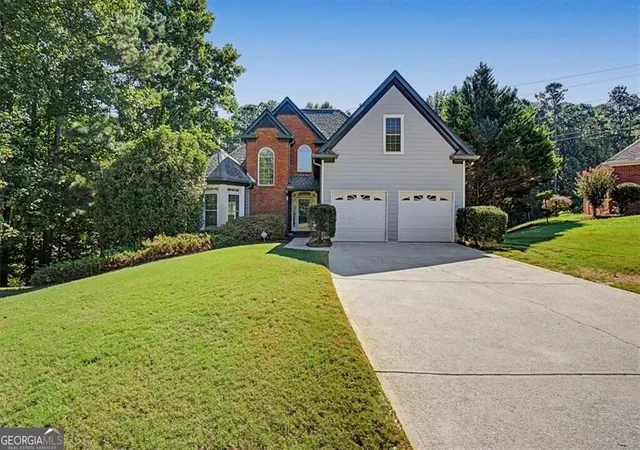 Photo 2 of Sale Pending at 1500 Fallen Leaf Dr Sw, Marietta, GA 30064 | MLS# 10833916 | Listing updated on 2026-09-16