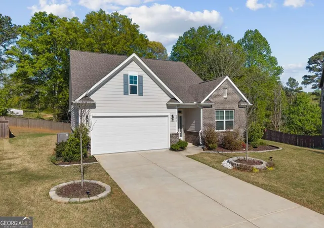 Photo 2 of Single family home for sale at 6870 Kate Ln, Flowery Branch, GA 30542 | MLS# 10728095 | Listing updated on 2026-09-17