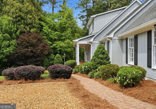 Photo 3 of Sale Pending at 2 Walnut Dr, Cartersville, GA 30120 | MLS# 10778281 | Listing updated on 2026-08-31
