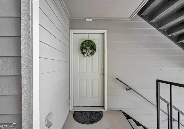 Listing Photo 2 - Condo for sale in building located at 4106 Chastain Park Ct, Atlanta, GA 30342 - Unit #