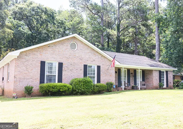 Homes for sale in Lagrange, GA | 500 Camelot Dr, Lagrange, GA 30241 | MLS# 10794057