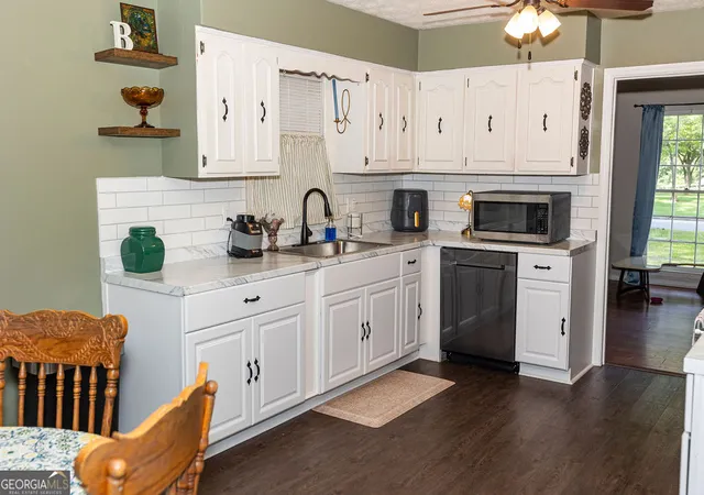 Homes for sale in Lagrange, GA | 500 Camelot Dr, Lagrange, GA 30241 | MLS# 10794057