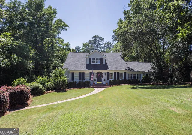 Homes for sale in Macon, GA | 1424 Waverland Dr, Macon, GA 31211 | MLS# 10778699