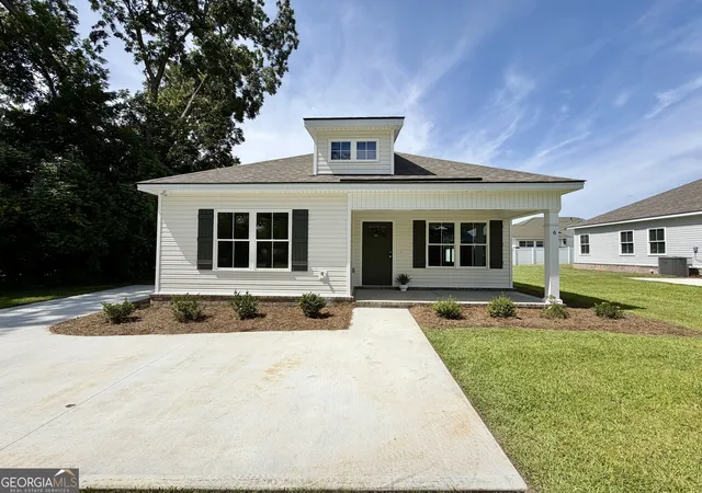 Photo 1 of Single family home for sale at 6 Roundtree St, Statesboro, GA 30458 | MLS# 10811743 | Listing updated on 2026-09-15