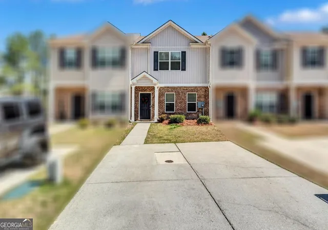 Photo 2 of Townhouse for sale at 6036 Oakley Rd, Union City, GA 30291 | MLS# 10808428 | Listing updated on 2026-08-01