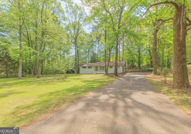 Homes for sale in Dalton, GA | 1068 Beaverdale Rd Ne, Dalton, GA 30721 | MLS# 10759088