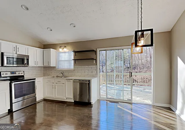Homes for sale in Gainesville, GA | 5665 Lakeview Ct, Gainesville, GA 30506 | MLS# 10719156