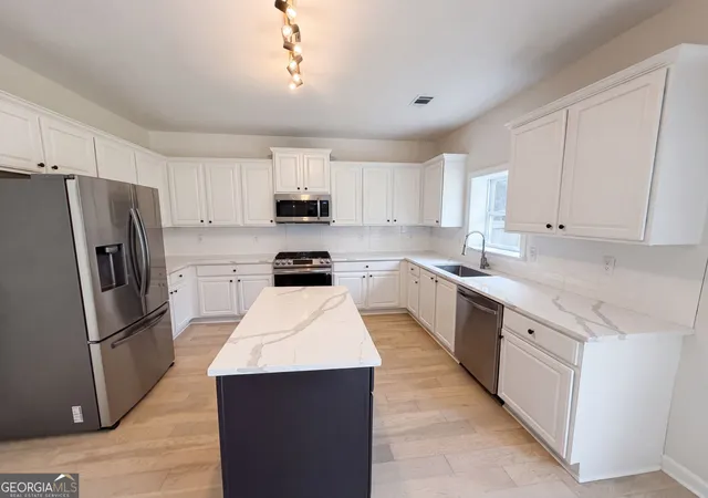 Photo 2 of Single family home for sale at 3718 Park Hill Cir, Loganville, GA 30052 | MLS# 10806402 | Listing updated on 2026-09-18