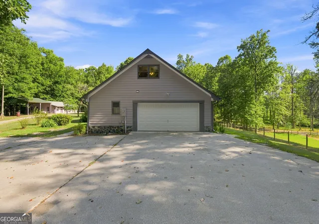 Photo 3 of Sale Pending at 706 Fredonia Church Rd, Barnesville, GA 30204 | MLS# 10833270 | Listing updated on 2026-09-15