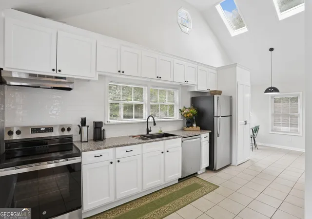 Photo 3 of Single family home for sale at 980 Brookdale Dr, East Point, GA 30344 | MLS# 10831935 | Listing updated on 2026-09-19