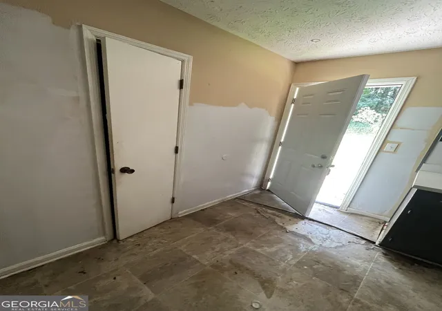 Photo 2 of Single family home for sale at 1077 Walnut Crk Ln, Jonesboro, GA 30238 | MLS# 10829818 | Listing updated on 2026-09-28