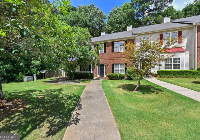 Photo 3 of Townhouse for sale at 5090 Leeshire Trce, Tucker, GA 30084 | MLS# 10791803 | Listing updated on 2026-08-19
