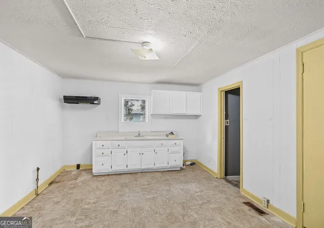 Listing Photo 2 - Condo for sale in building located at 209 Ware St, Lagrange, GA 30241
