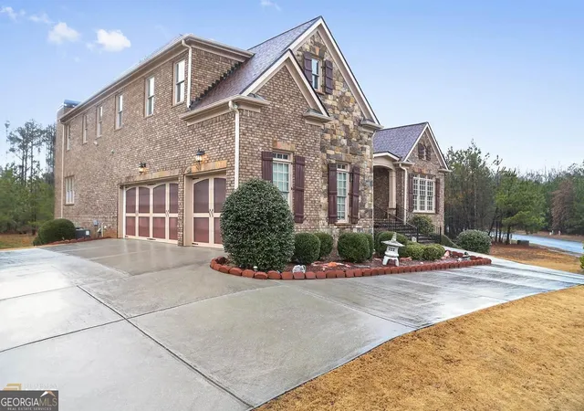 Photo 3 of Sale Pending at 5300 Brookhollow Dr, Douglasville, GA 30135 | MLS# 10632547 | Listing updated on 2026-09-05