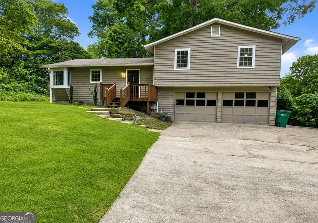 2nd image of 1758 Eric Cir, Lawrenceville, GA 30043 | MLS# 10831418