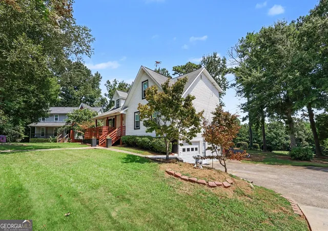 Photo 3 of Single family home for sale at 8922 Western Pines Dr, Douglasville, GA 30134 | MLS# 10834504 | Listing updated on 2026-10-26