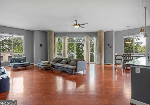 Listing Photo 4 - Condo for sale in building located at 711 Cosmopolitan Dr Ne, Atlanta, GA 30324 - Unit #321