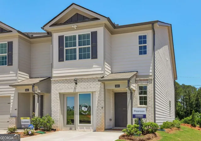 2nd image of 518 Woodcreek Cir Sw #11, Atlanta, GA 30331 | MLS# 10829017