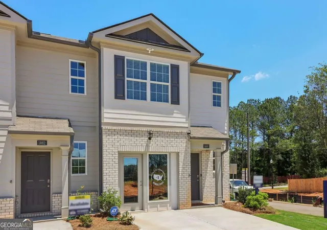 Photo 3 of Townhouse for sale at 518 Woodcreek Cir Sw #11, Atlanta, GA 30331 | MLS# 10829017 | Listing updated on 2026-09-02